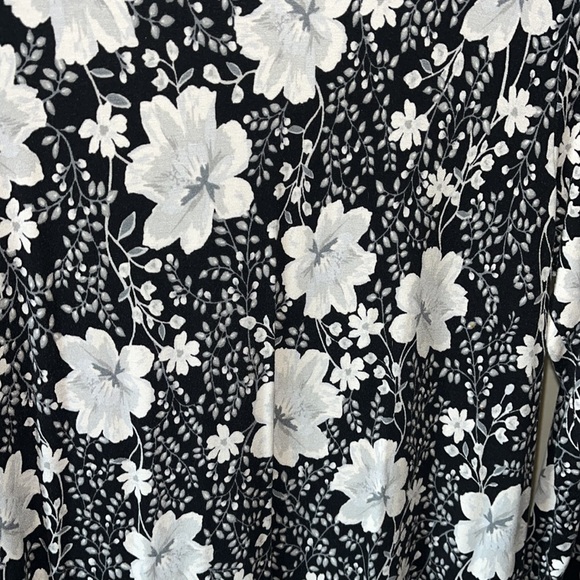 Old Navy Black & White Floral Dress - Picture 3 of 4